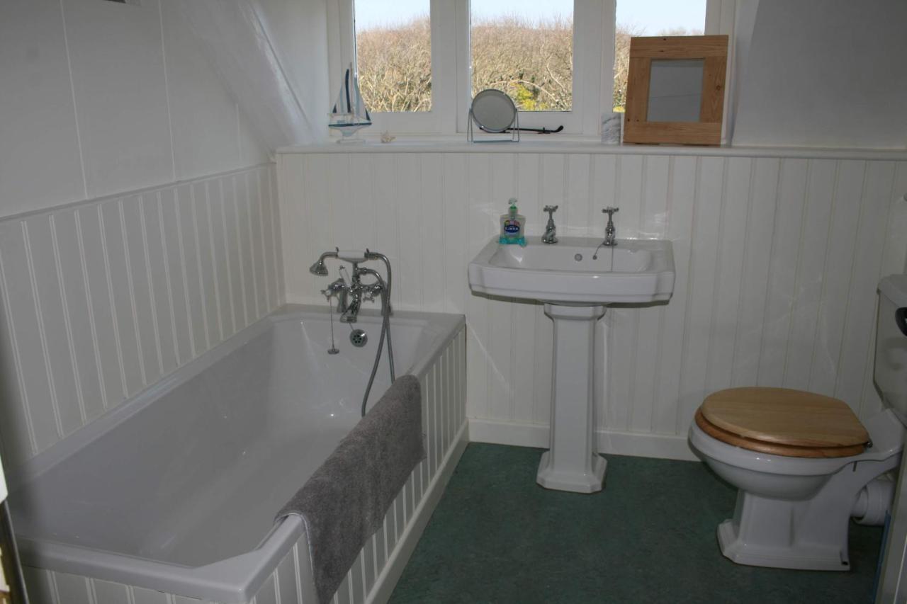 Greystone Cottage - Sea Views, Short Stroll To A Beautiful Sandy Beach Brook  외부 사진